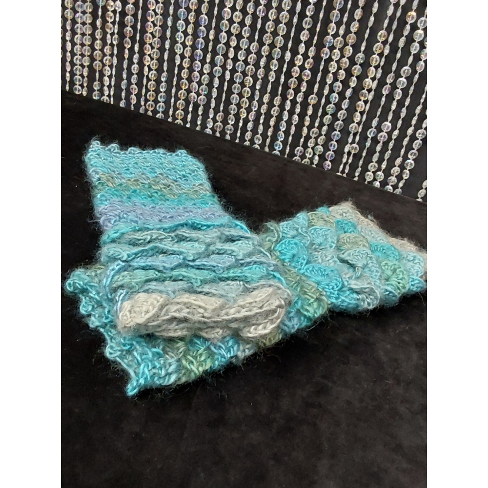 Handmade Crochet Fingerless Dragonscale Gloves - Picture 3 of 4